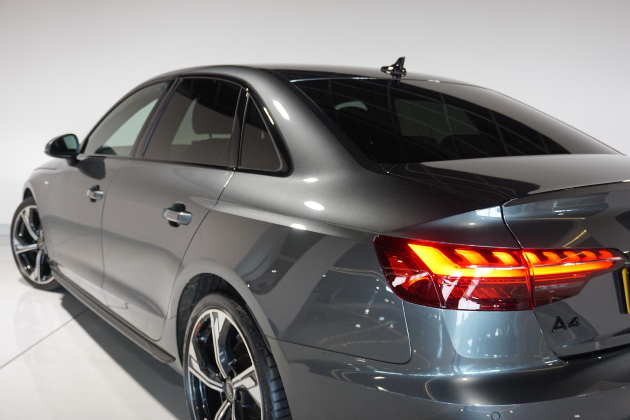 Audi A4 2.0 TDI 40 Black Edition Saloon 4dr Diesel S Tronic quattro Euro 6 (s/s) (204 ps)